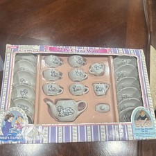 22 PC FINE PORCELAIN TEA SET