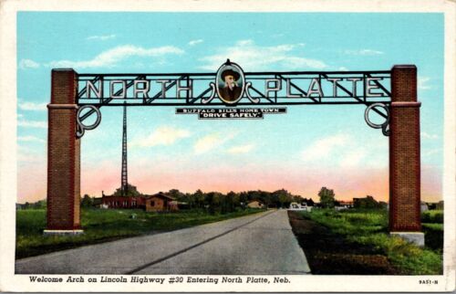 Postcard Welcome Arch Lincoln Highway #30 Entering North Platte, Nebraska - Afbeelding 1 van 2