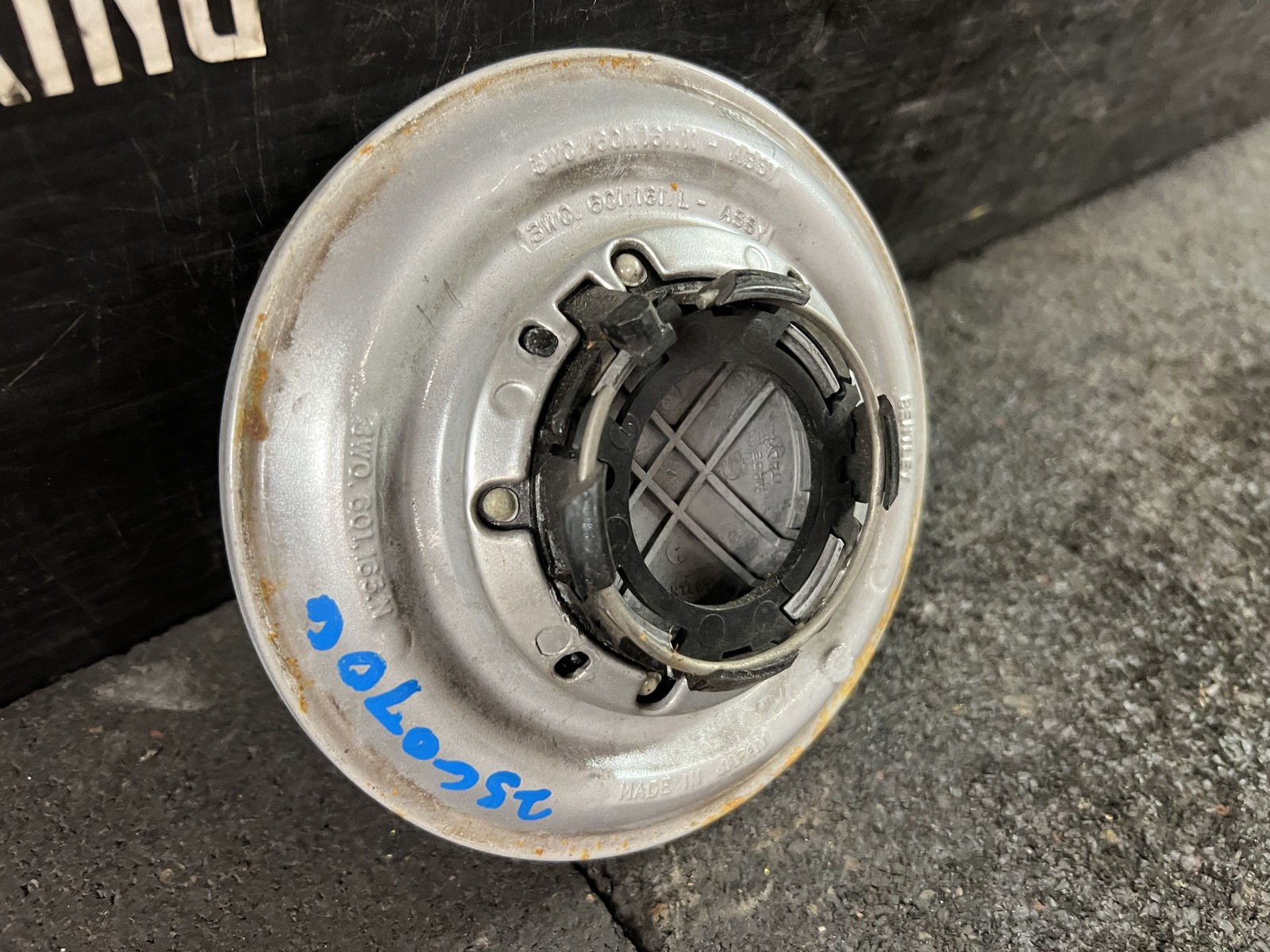 03-13 BENTLEY CONTINENTAL WHEEL CENTER HUB CAP