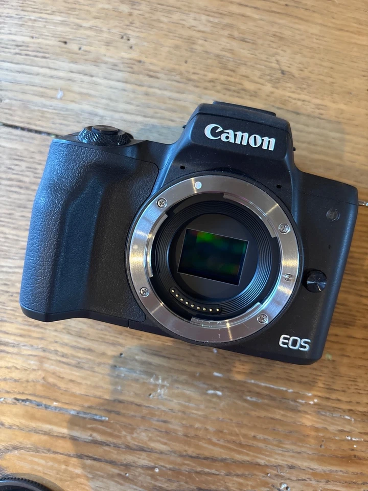 Canon EOS M50, photo 1 of 3