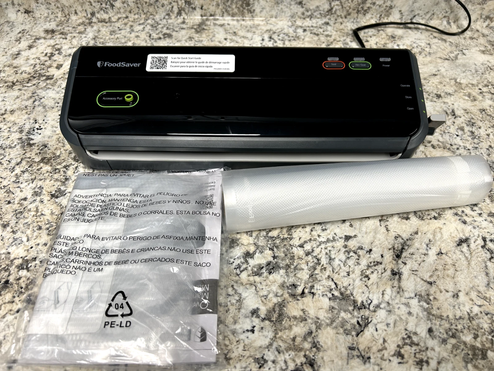FoodSaver VACUUM SEALER FM2010 MACHINE W/ HANDHELD VACUUM SEALER