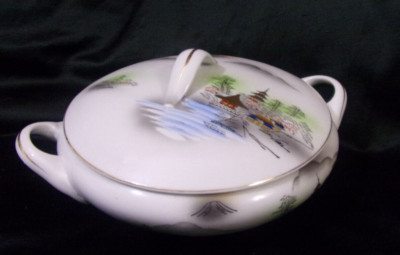 VINTAGE Kutani China~ MT FUJI VILLAGE LAKE SCENIC Covered Serving Bowl 9''