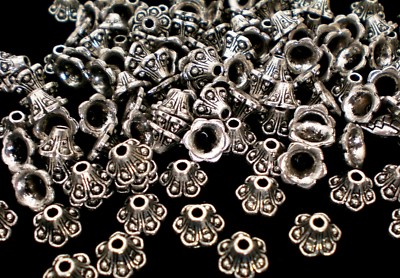30 Perlenkappen Hütchen Farbe antiksilber Schmuck basteln Kappen #S166