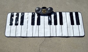F.A.O. SCHWARTZ GIANT DANCE MAT PIANO - 4.2 FEET - RECORD WHAT YOU PLAY!