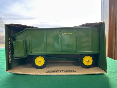 1/16 John Deere Chuck Wagon In Original Ice Cream Box