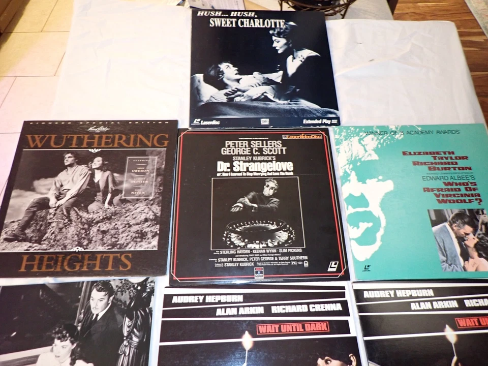 Set of 10 Laserdisc Dr. Strangelove Wuthering Heights It's a wonderful life - Image 4 of 4