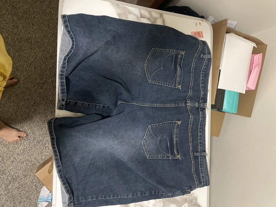 Pantalones Cortos de Jean Moda Bug Talla 28 Estilo 5 Bolsillos Foto 4 de 4