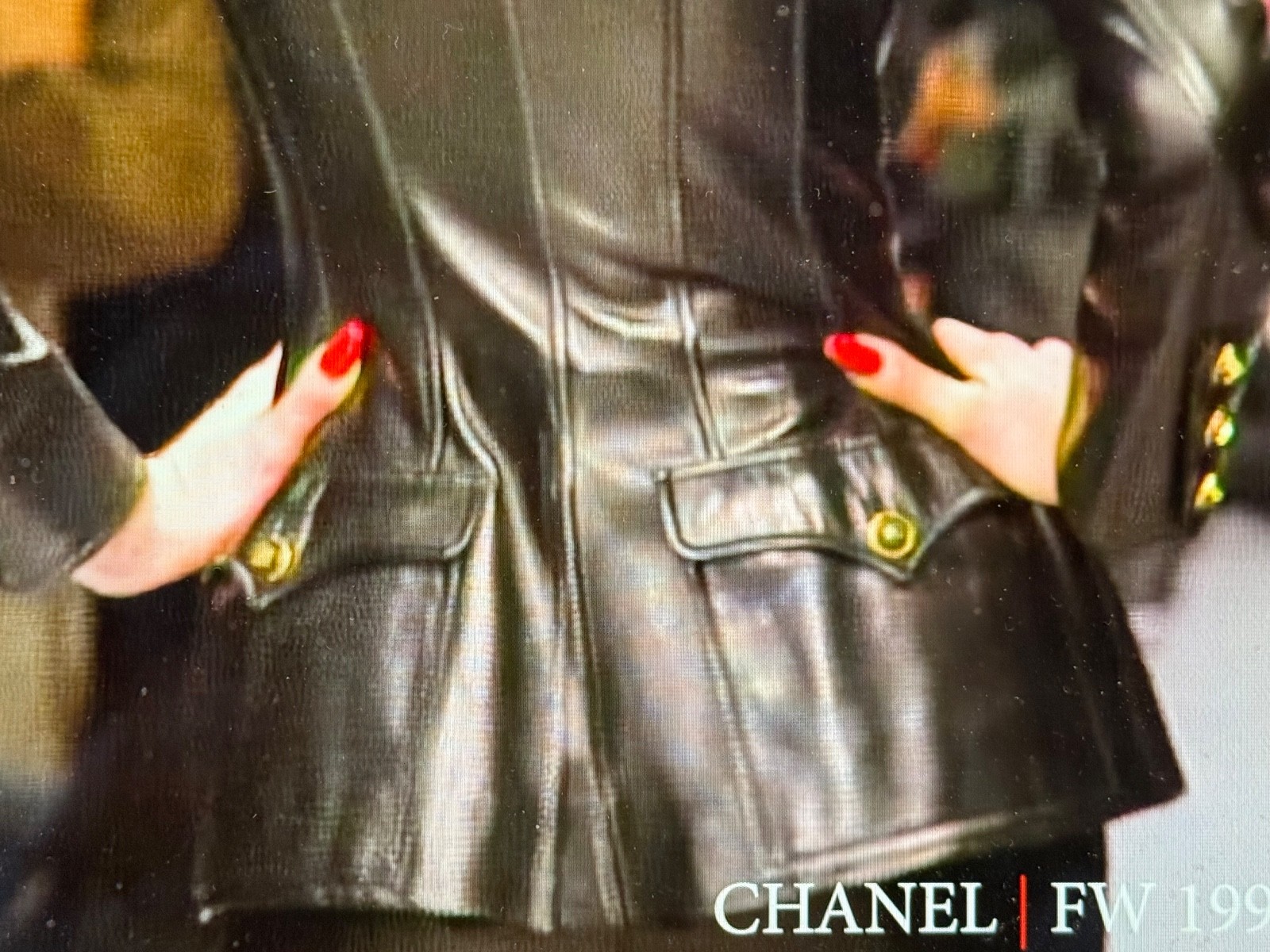 CHANEL BOUTIQUE FALL 1995 MUSEUM BROWN LEATHER JACKET 24K GOLD CC BUTTONS FR46 image 2