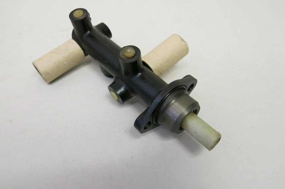 Cilindro maestro de freno Wagner 39147 para Volkswagen 1975-1980 (F96409) Foto 2 de 4