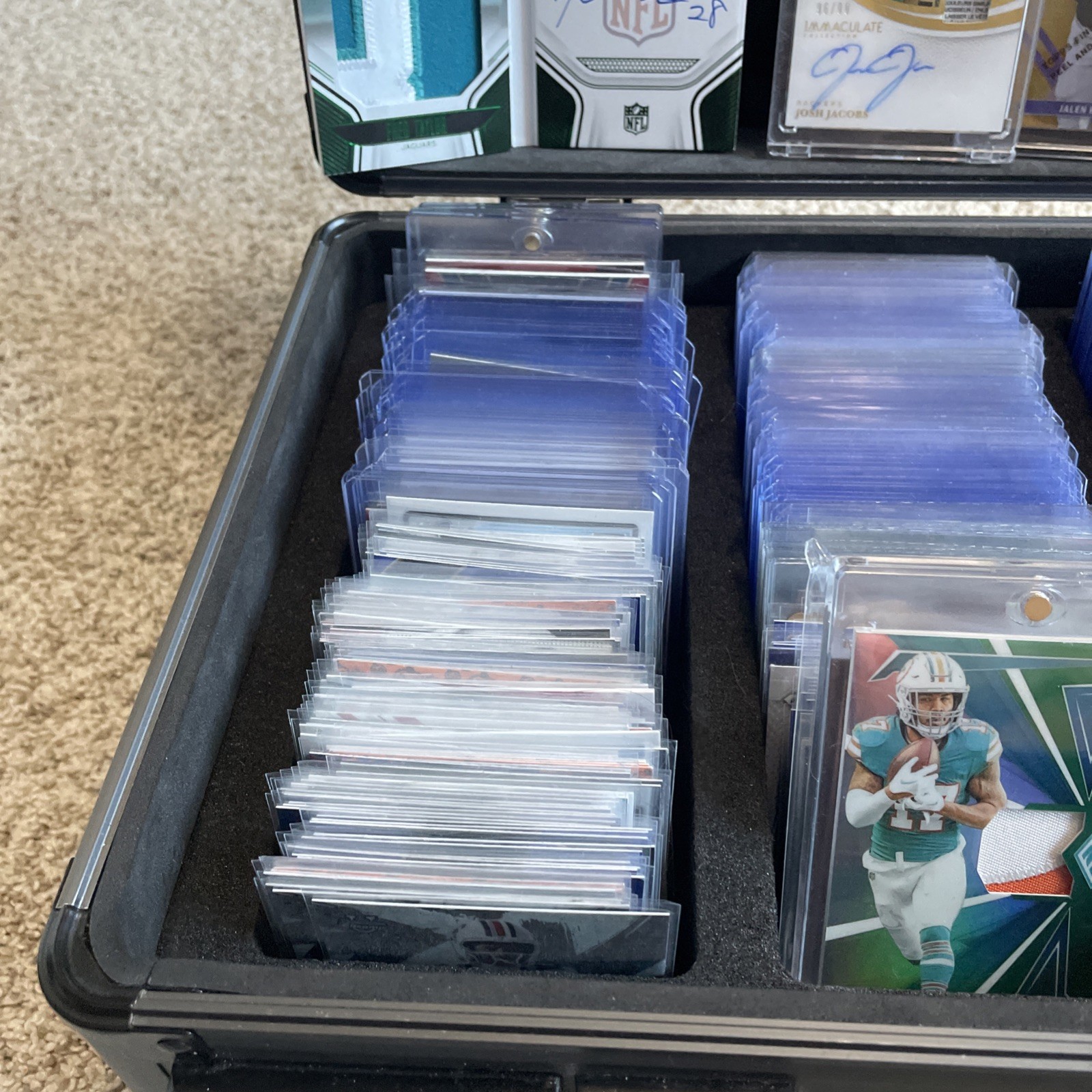 LOT OF 500 SPORTS CARDS! NUMBERED, BOOKLET, PATCH, AUTOS CRAZY DEAL! CRAZY CARDS view 5