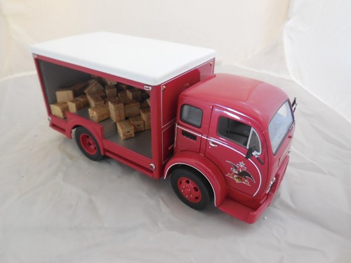 Danbury Mint 1955 Budweiser Beer Delivery Truck 1:24 Diecast Model - Picture 2 of 13