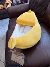 New Banana w/ tags Cat Dog Pet Bed Heart to Tail