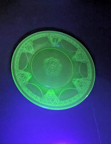Vintage Federal Glass Georgian Green Uranium Depression Glass Plate 8.5”
