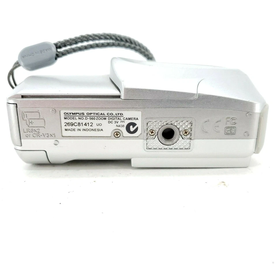 Olympus D-560 Optical Zoom 3.2 MP Digital Camera For Parts — 第 4/4 张图片