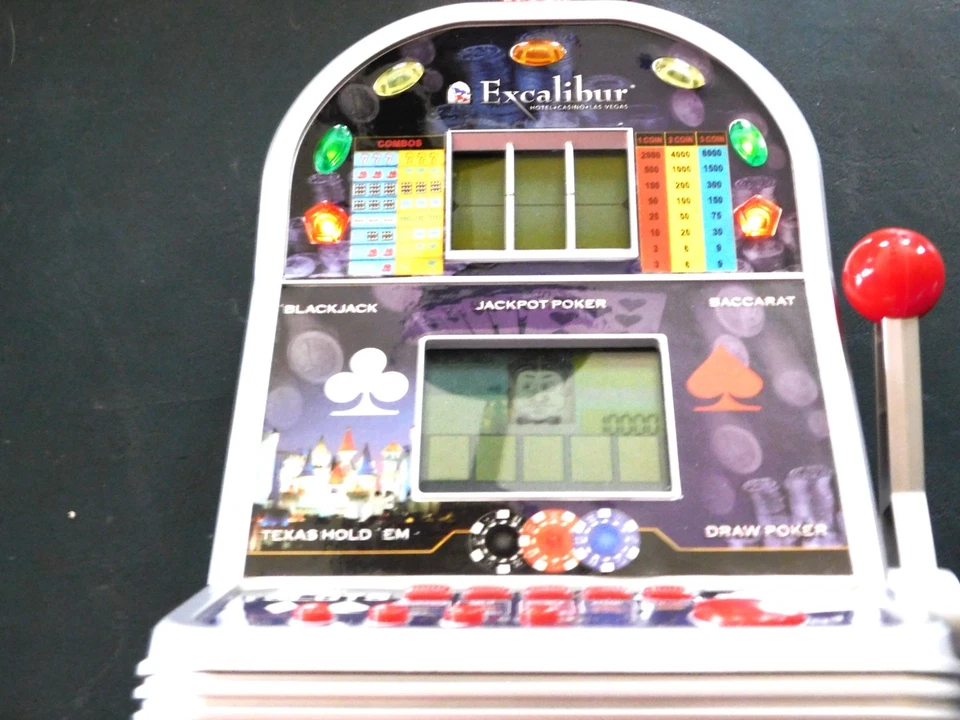 Máquina tragamonedas Excalibur Electronics 7 en 1 Ultimate Casino Talking con luces y murciélago Foto 4 de 4