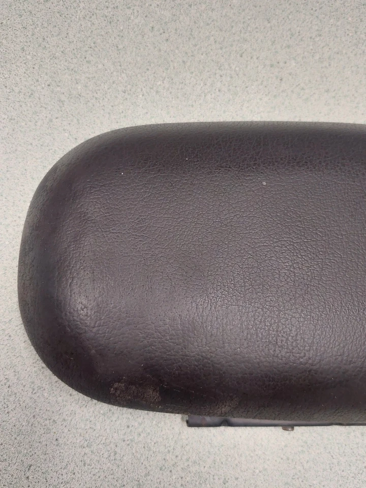 Ford Mustang 1999-2004 consola central reposabrazos tapa cuero negro. Foto 3 de 4