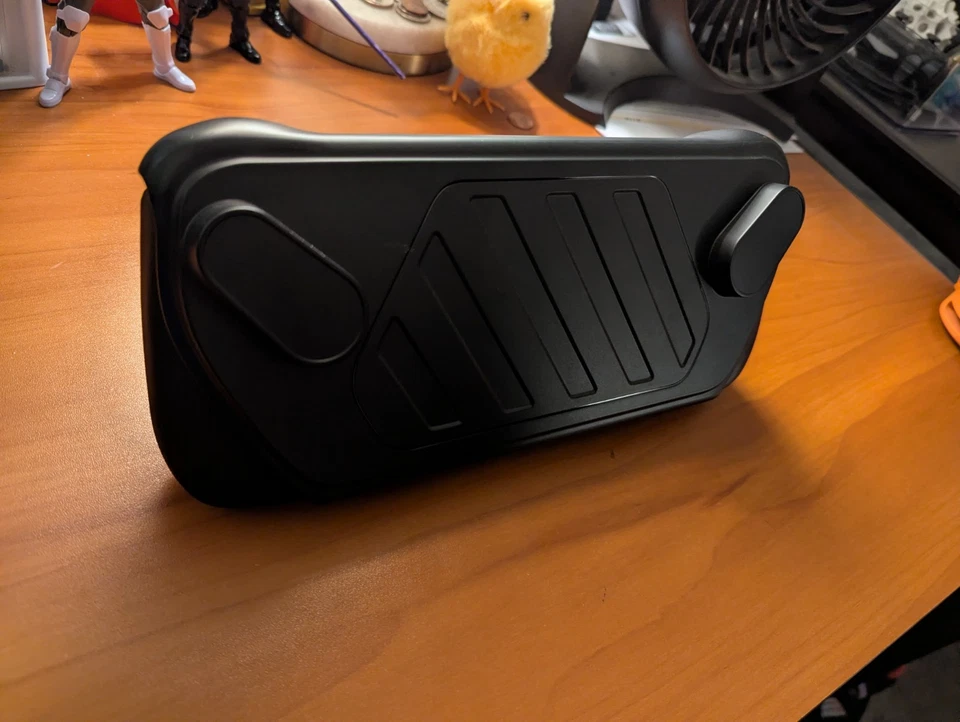 ROG Ally x AMD Ryzen Z1 Extreme 24GB RAM 2TB SSD with Accessories - Image 2 of 4