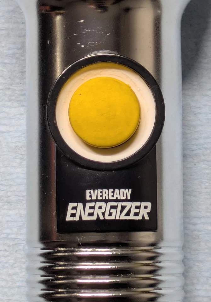 Linterna Eveready Energizer Vintage Union Carbide Metal Cromo 6.5" Celda C Foto 3 de 4
