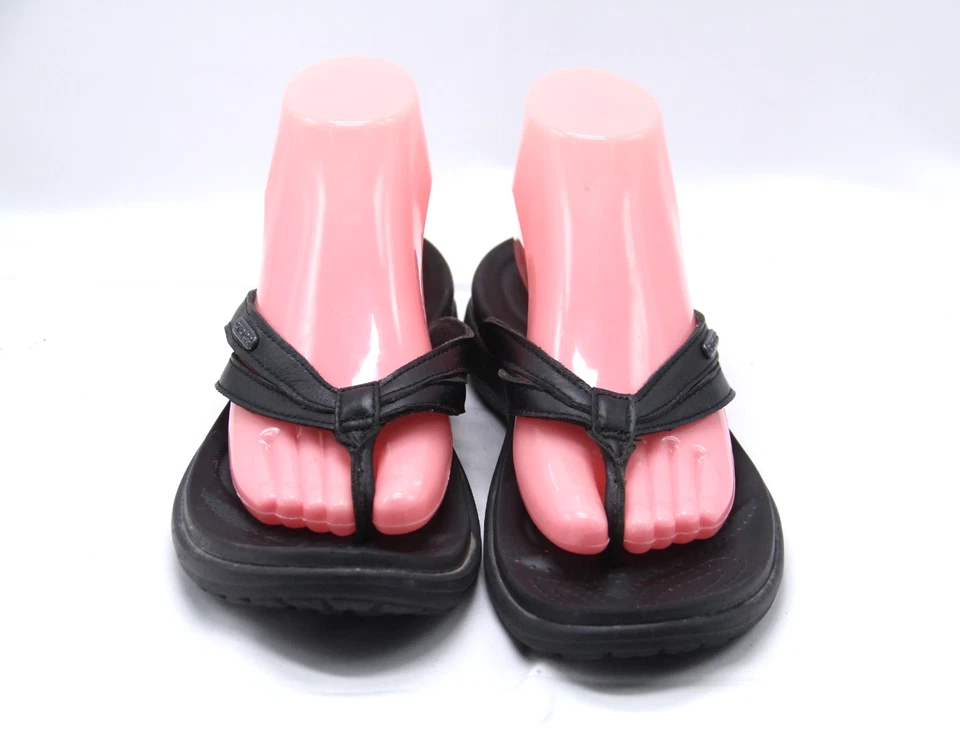 Sandalias clásicas Crocs Capri para mujer talla 9 chanclas de cuero negras tanga Foto 2 de 4