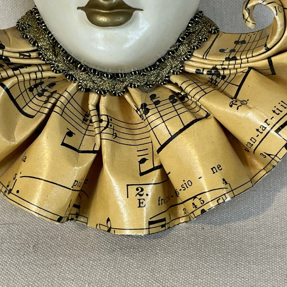 Máscara Venecia Italia Notas Musicales Campanas y Perlas Decorativas Auténticas De Colección Foto 4 de 4