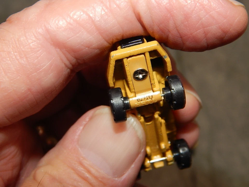 4 vehículos de construcción ERTL tamaño micro 0291Q y 0261Q Foto 2 de 4