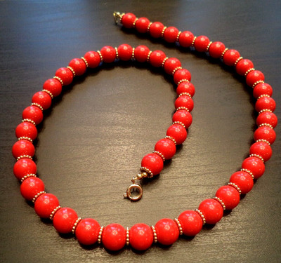 24'' STATEMENT VINTAGE HIGH END*RARE*AMAZINGLY GORGEOUS RED LUCITE BEAD NECKLACE!