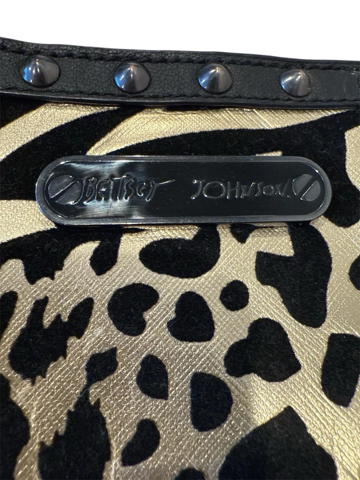 Monedero Betsy Johnson dorado y negro Foto 3 de 4