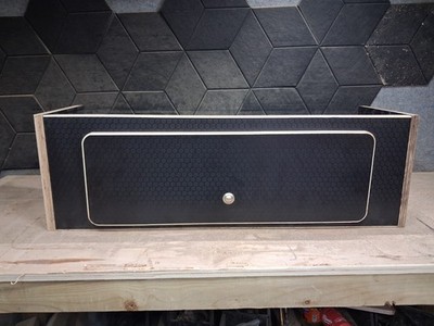 800 mm Campervan Overhead Locker Sechskantlage