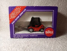 SIKU FORKLIFT TRUCK IN BOX-SUPER  SERIES 1:55/1717 LINDE-GABELSTAPLER. RED.