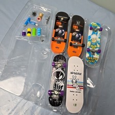 Tech Deck Lot of 7 Fingerboards and Accessori...