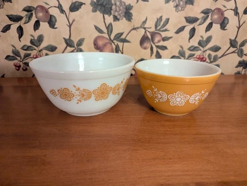 2-VINTAGE PYREX BUTTERFLY GOLD  MIXING BOWLS 401,402