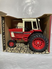 International Harvester 1586 1/16 Vintage Tractor NIB Ertl USA