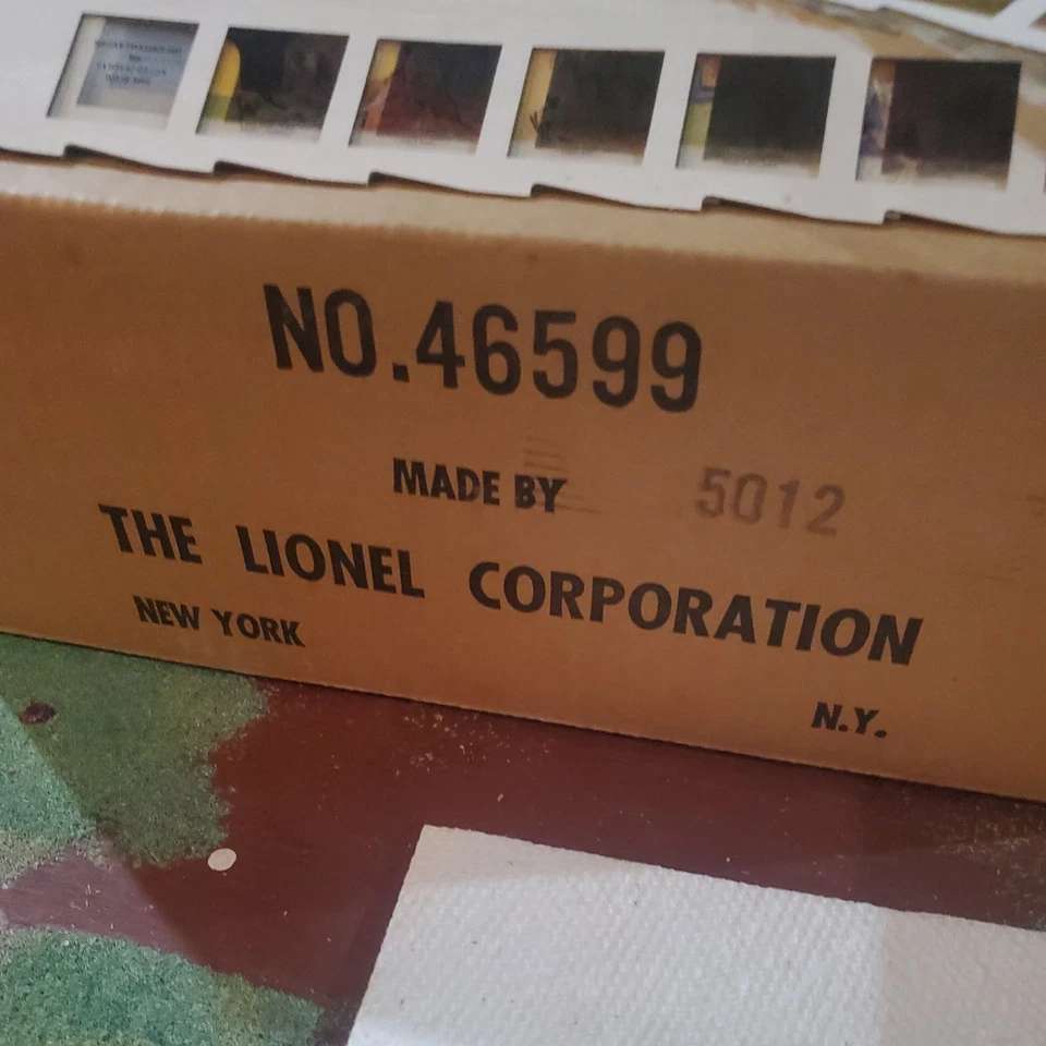  Lionel 46599 Vintage Projector w/24 Original Slides  Mint w original box 1960'S - Image 4 of 4