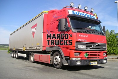 LKW Foto Volvo FH12 Planensattelzug Finnland rot SUHONEN, PNO, Finland #d1nt