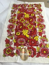 Vintage NEW Old Stock Sayco KITCHEN TOWEL Retro Red Pink Yellow FLORAL Flowers