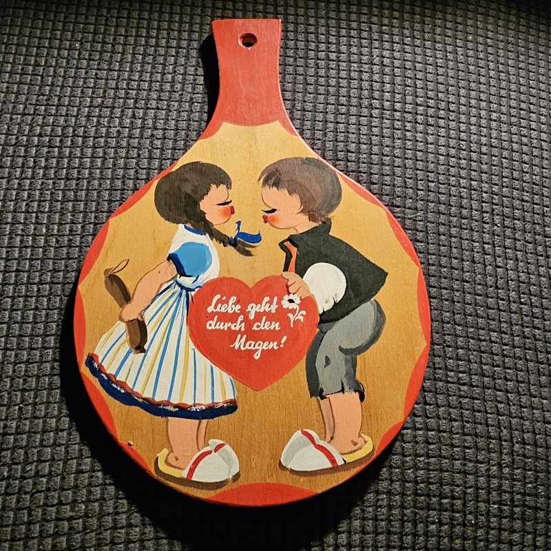 Vtg Hand Painted Wood Paddle Cutting Board German Wall Hanging Kissing Kids 