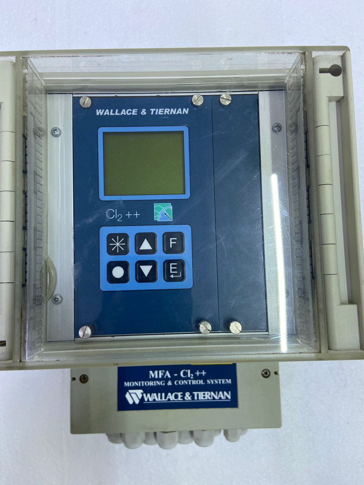 Analizador/controlador de cloro Wallace & Tiernan MFA CL2++, CH#143 (PROBADO)