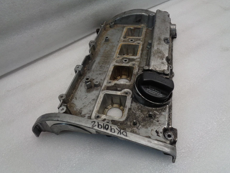 Tampa da válvula do motor DK90192 1998-2000 VOLKSWAGEN PASSAT 1.8T (06B103475) FABRICANTE DE EQUIPAMENTO ORIGINAL - Imagem 4 de 4