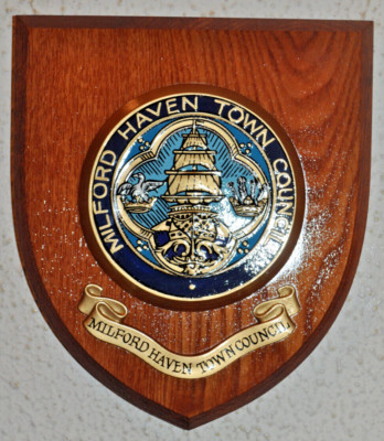 Milford Haven Stadtrat Plakette Schild Wappen Wappen