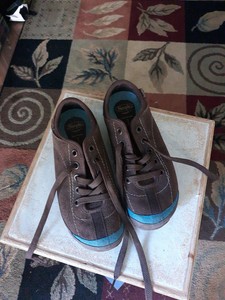 simple leather sneakers