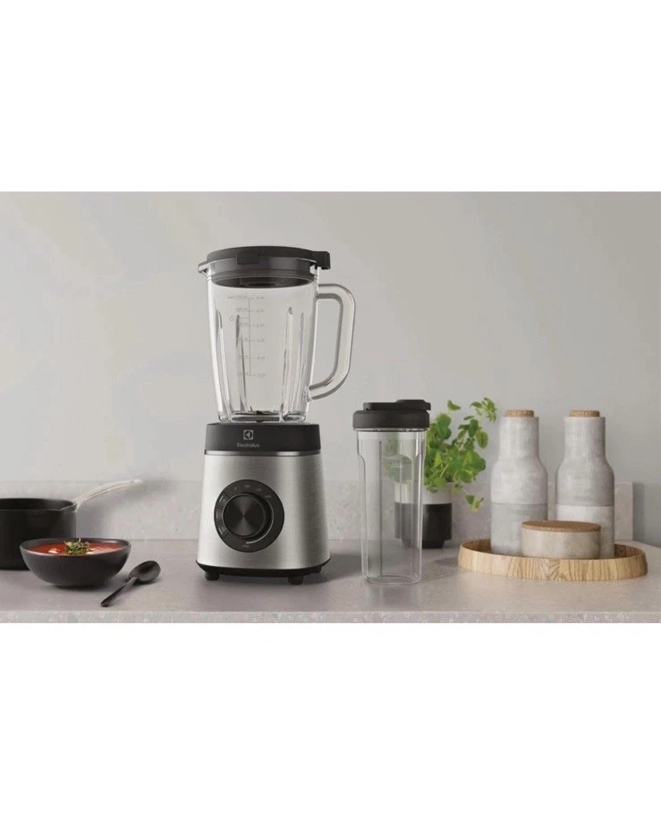 Batidora Electrolux de alto rendimiento con tarro de vidrio de 1,75 L y botella mezcladora Foto 2 de 4