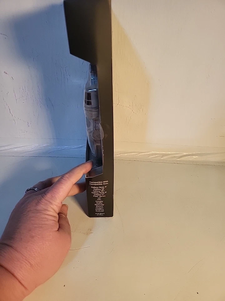 Almohadilla de carga inalámbrica Disney Star Wars Millennium Falcon para Apple y Samsung Foto 4 de 4