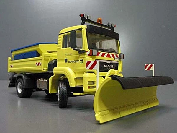 Miniature chasse neige MAN TGS M L17 COFIROUTE saleuse Schmidt  Conrad 71169/02 - Photo 4/4