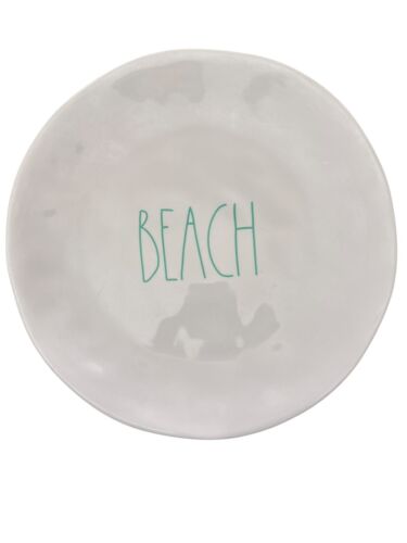Lotto 4 piatti lettere Rae Dunn Artisan Collection by Magenta 10” avorio e verde - Foto 3 di 6