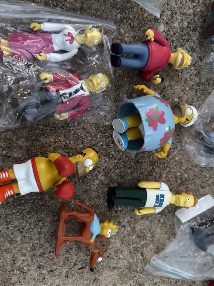 Simpsons World of Springfield Action Figures Playmates Mixed 25 Accessories - Image 4 of 4