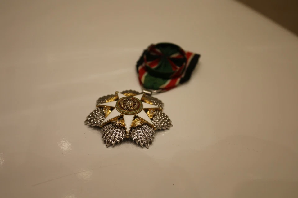 Reino de Jordania Orden del Mérito Militar medalla rey Hussein bin Talal 1976 Foto 3 de 4