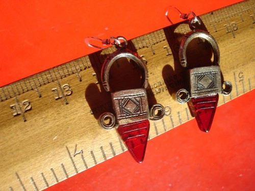 Niger Tuareg RED hand engraved ETCHED triangle earrings + silver hooks   L32 mm - Picture 4 of 6