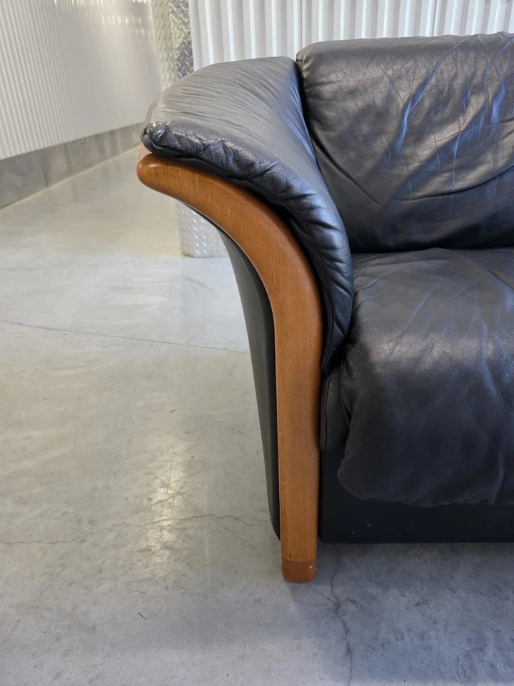 Ekornes Stressless ‘Manhattan’ Leather Loveseat Norway Living Room Furniture - Image 4 of 4