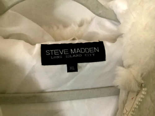 Steve Madden weiße Kunstfelljacke mit Kapuze und Taschen Größe XL - Bild 3 von 6