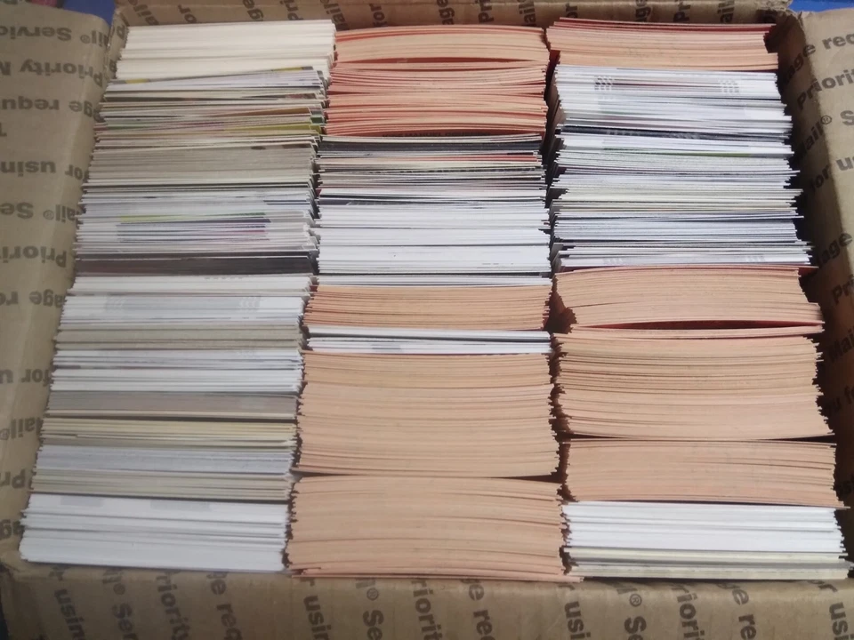  Caja de tarjetas deportivas 1500+ de tarifa plana media de baloncesto, fútbol, béisbol Foto 2 de 3